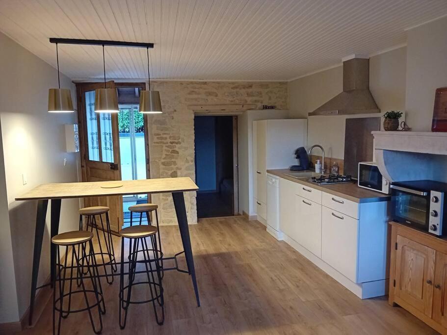 Petite Maison En Pierre Au Calme Avec Exterieur Montbellet Exteriör bild
